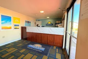 Days Inn by Wyndham Hannibal - Lobby