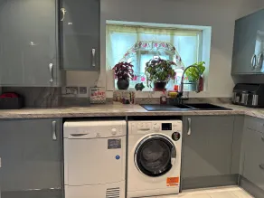 Charming London Guest Room with Garden BBQ - Private kitchen
