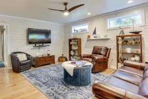 Walk to Marina & Beach: Charming Home in Hardin - Interiör