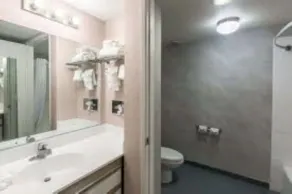 Studio 6 Suites – San Bernardino, CA  - Salle de bain