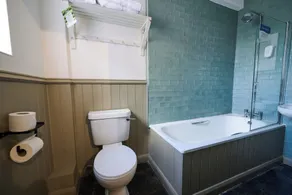 White Hart, Newmarket by Marston's Inns - Badezimmer