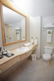 Sleep Inn Paseo Las Damas - Bathroom