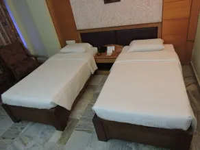 Hotel PLR Grand - Zimmer