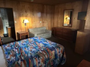 Love Hotels Western Holiday by OYO at Harlan Lake NE - Rum