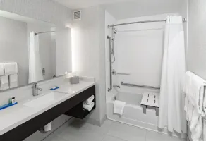 Holiday Inn Express & Suites - Saskatoon East - University by IHG - Salle de bain