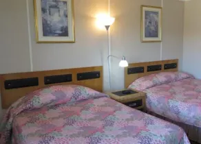 Peterboro Express Inn - Room