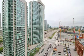 Executive 2 Bedroom Condo Across CN Tower - Vue de la chambre