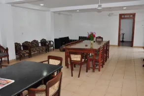 SURF UNA BEACH HOTEL - Coin salon dans le hall