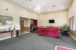 Econo Lodge Inn & Suites Knoxville East - Lobby