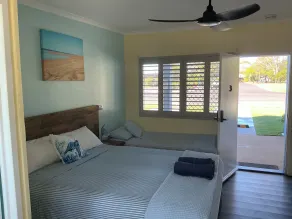 Moore Park Beach Inn - Room