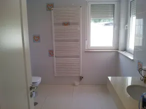 Casa Miguel & Sally, 16 km Leon, 3 km Galizien-Barcelona Autobahn, 31 Personen - Badezimmer