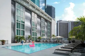 Courtyard Miami Downtown Brickell Area - Piscine