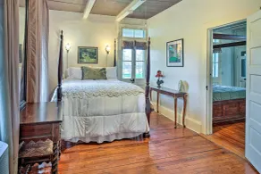 Vintage Louisiana Vacation Rental Home - Innvendig