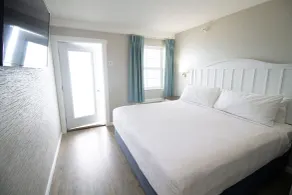 The Baywatch Resort - Chambre
