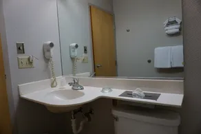 CenterWay Hotel Buffalo North Near University - Salle de bain