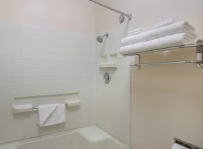 Quality Inn Fresno Yosemite Airport - Salle de bain