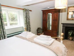 Pentre Hall - Room