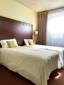Logis de France - Auberge du Cheval Blanc et Le Clovis, Vouillé - Chambre