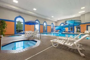 Howard Johnson by Wyndham Billings - Piscine