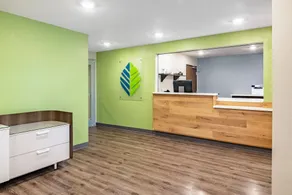 WoodSpring Suites Toledo Maumee - Hall