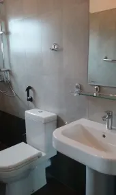 Kandy View Garden Hotel - Baño