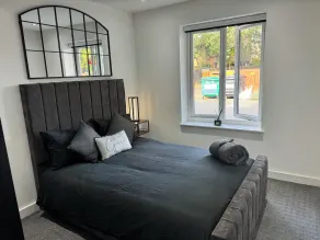 Luxury 2-Bed Ensuite with Free Parking & 15 Mins to Heathrow - Værelse