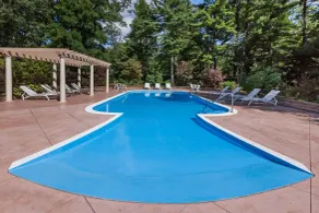 Howard Johnson by Wyndham Traverse City - Piscine