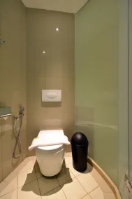 POP! Hotel Malioboro - Yogyakarta - Bathroom