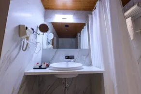 Lords Eco Inn Jamnagar - Apple Gate - Bathroom