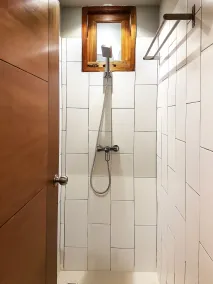 Oon Poshtel x Cafe - Bathroom