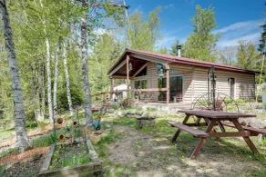 Lakefront Family Cabin w/ Views in Medford - Interiör