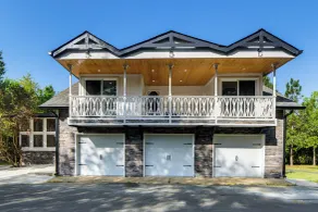 11 Acres & Balcony! Sleek Retreat in Americus - Interiör