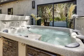 Modern Home w/ Hot Tub in Austin, Pets Welcome! - Innenbereich