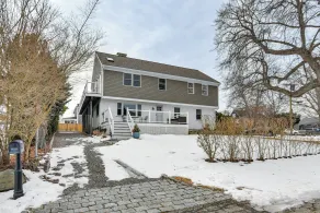 Walk to Beach: Jamestown Home w/ Bridge Views! - Interiør