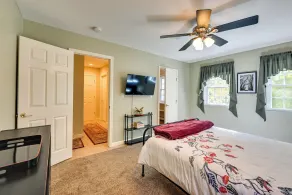 Quiet Killingworth Rental w/ Deck & Grill! - Innvendig