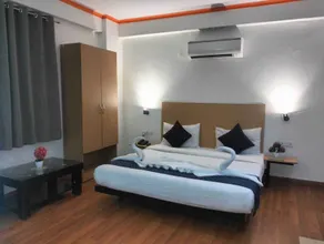 Hotel Noida Express - Room