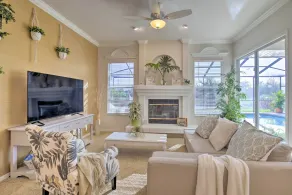 Bright & Sunny Riverview Oasis w/ Pool & Pond - Innenbereich