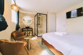 Elégante maison amiénoise - proche gare, home-cinéma, 3 chambres doubles, 1 chambre familiale avec jacuzzi privatif - La Maison Des Petits Sablon - Værelse