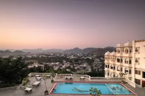 Bhairavgarh Palace Udaipur - Piscina