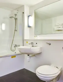 The Hotel Rafiya, Redditch - Bathroom