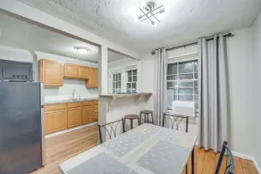 2 Mi to Lake Erie: Home w/ Yard in Euclid! - Innvendig