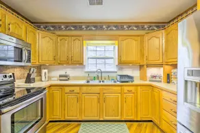 Pet-Friendly Clarksville Home w/ Central A/C - Interiør