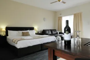 Sanctuary Resort & TreeHouse Restaurant - Room