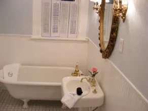 Adair Manor Bed & Breakfast - Baño