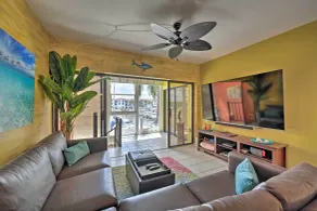Relaxing Waterfront 2-Story Retreat w/ Pool Access - Innvendig