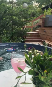 Architect House With hot tub and Deck in a Secluded Spot - Piscina
