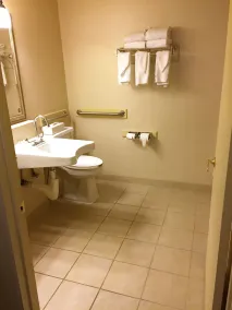 Country Inn & Suites by Radisson, Atlanta Downtown - Baño