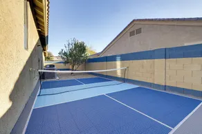 Putting Green & Hot Tub: Goodyear Retreat! - Interior