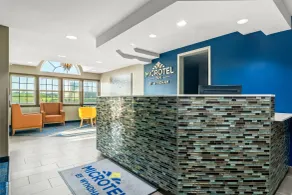 Microtel Inn & Suites by Wyndham Joplin - Vestíbulo