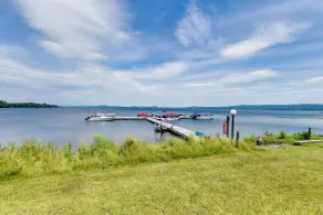 Mtn Views & Pool Access: Lake Memphremagog Condo! - Innenbereich